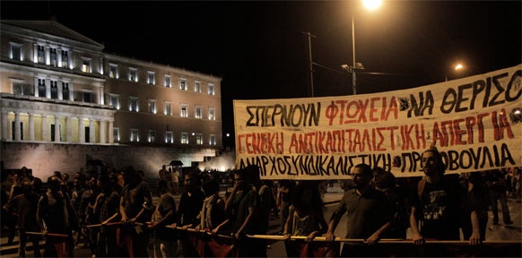Proteste vor dem Athener Parlament