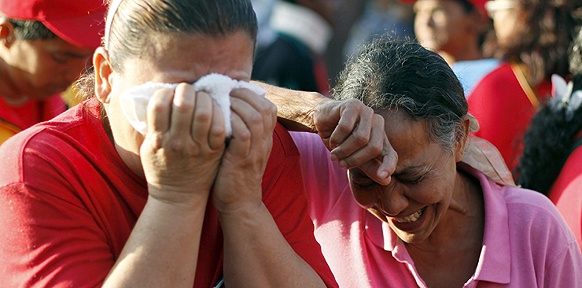 Weinende Frauen in Venezuela