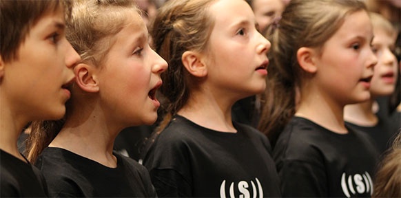 SUPERAR Singende Kinder