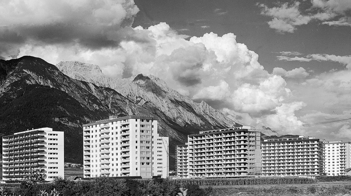 Historisches Foto des Olympischen Dorfs in Innsbruck
