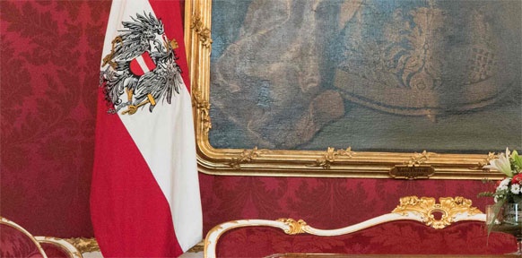 Österreichische Fahne in den Amtsräumen des Bundespräsidenten