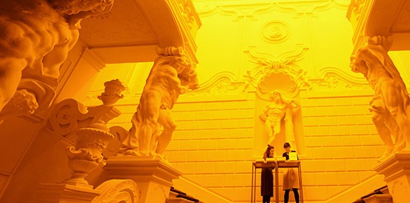 Blick in den Eingangsbereich der Olafur Eliasson-Ausstellung "Baroque Baroque"