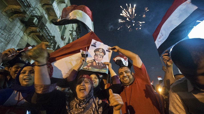 Jubelnde Menschen auf dem Tahrir-Platz, 3. Juli 2013