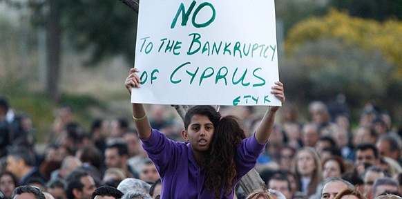 (C) CHRISTODOULOU, EPA Demonstrantin in Nikosia
