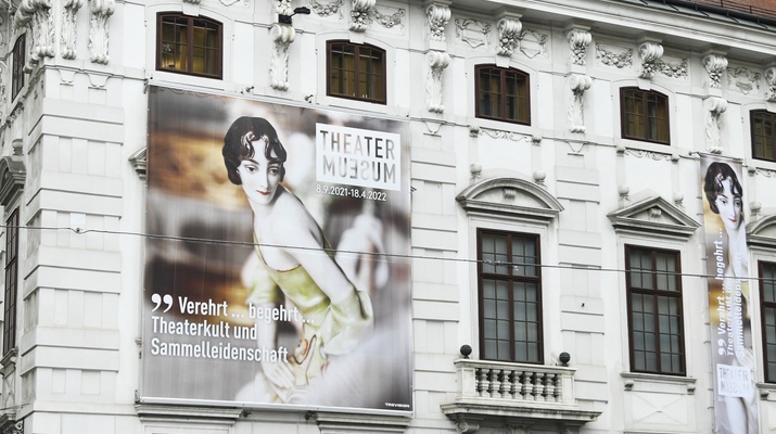 APA/ROBERT JAEGER Plakat auf dem Theatermuseum