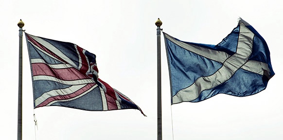 Englische und schottische Fahne