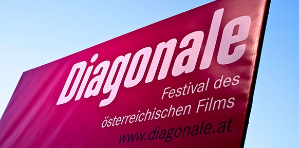 (C) DIAGONALE, KLAUS PRESSBERGER Diagonale-Fahne in rot