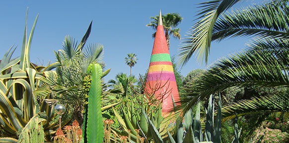 Pflanzen und Skulptur