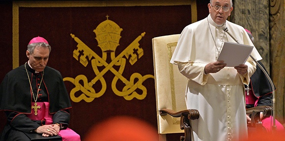 Papst Franziskus vor der römischen Kurie