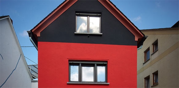 Rot-schwarzes Haus