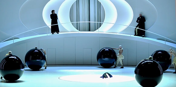 APA/BARBARA GINDL Piotr Beczala (Faust), Maria Agresta (Marguerite/am Boden), Ildar Abdrazakov (Méphistophélès