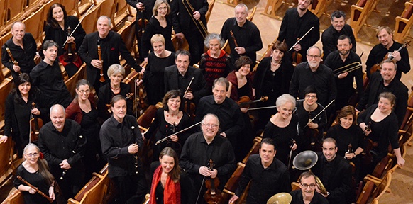 CONCENTUS MUSICUS WIEN Musikerinnen und Musiker des Ensembles mit Instrumenten