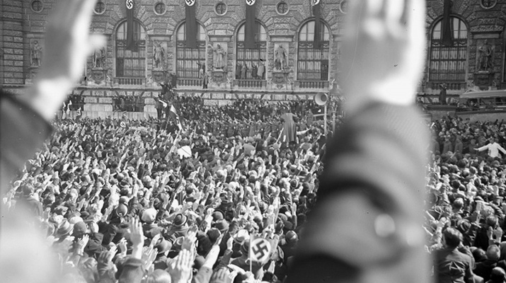 Menschenmenge am Heldenplatz 1938
