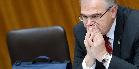 Wolfgang Brandstetter auf der Regierungsbank des Parlaments