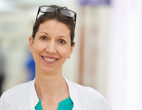  Die Neurologin Dr. Julia Ferrari