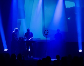 "Zwischen den Wellen"