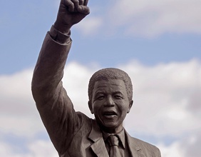 Statue von Nelson Mandela