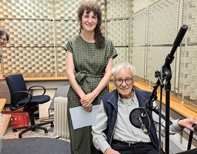 Aufnahmesituation "Marillenmassaker" mit Naemi Latzer und Klaus Höring - Hörspiel