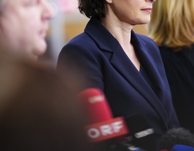 Bürgermeister Michael Ludwig (SPÖ), Parteivorsitzende Pamela Rendi-Wagner (SPÖ) und Zweite Nationalratspräsidentin Doris Bures.