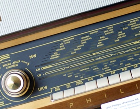 Altes Röhrenradio von Philips