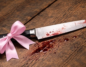 KI-generiertes Bild: blutiges Messer mit einer rosafarbenen Masche