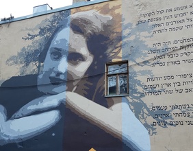 Kaunas- einst eine Stadt mit einer bedeutenden jüdischen Bevölkerung, darunter die Dichterin Leja Goldberg, an die man hier auf einem Graffiti auf einer Hauswand erinnert.