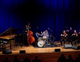 Pianist Danny Grissett und sein Trio mit dem Mivos Quartet im Mai 2025 im Wiener Konzerthaus