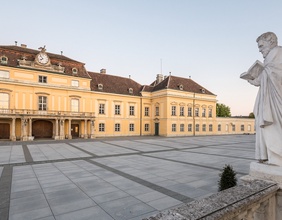 Laxenburger Schloßplatz