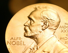  Eine Medaille mit dem Konterfei von Alfred Nobel.