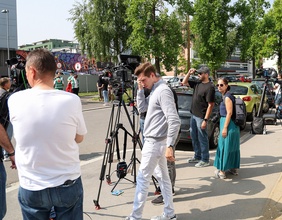 Medienleute in Graz auf der Straße