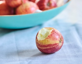 Angebissener Apfel