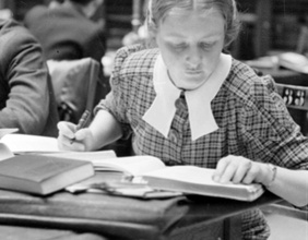 Studentin in der Bibliothek, 1938