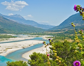 Tal des Flusses Vjosa von Tepelena aus gesehen 