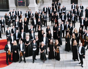 Tonkünstler-Orchester vor dem Musikverein Wien