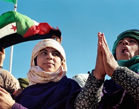 Hörbild "Heißer Sand und ein verlorenes Land. Der Konflikt um die Westsahara", zwei Frauen mit Kopftuch