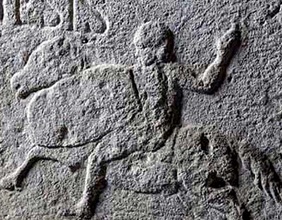 Eine Darstellung eines Reiters auf der Grabstele des Abilus Cadiacus, Reiter aus dem Lager in Streersdorf.