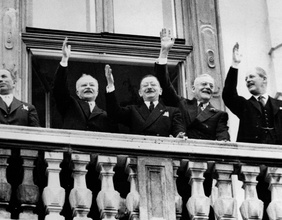 Archivbild: Die Außenminister der Staatsvertragsunterzeichnung am Balkon des Schlosses Belvedere