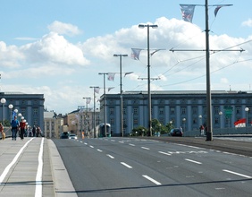 Brückenkopfgebäude und Nibelungenbrücke
