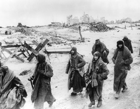 Stalingrad, 1943: Deutsche Soldaten, recht verlumpt