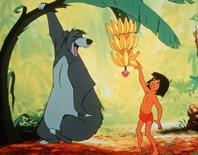 Filmstill aus "Walt Disneys Dschungelbuch" mit Balu und Mogli
