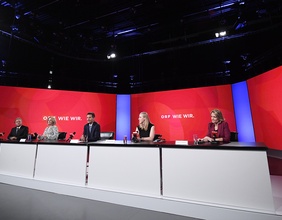 Der Technikdirektor Harald Kräuter, Radiodirektorin Ingrid Thurnher, ORF-Generaldirektor Roland Weißmann, Finanzdirektorin Eva Schindlauer und Programmdirektorin Stefanie Groiss-Horowitz während einer Pressekonferenz nach dem ORF-Stiftungsrat.