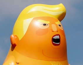Ballon mit dem Gesicht von Donald Trump