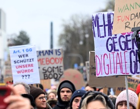 Demonstration gegen sexuelle und digitale Gewalt