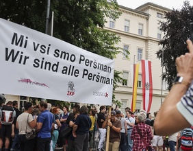 Demonstration unter dem Titel "Volle Aufklärung des Einsatzes von Sonntag, 27. Juli 2025 am Persmanhof"