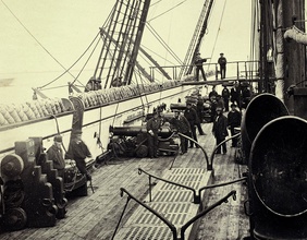 Charles Junod Das Deck der Schraubenfregatte Schwarzenberg nach dem Seegefecht bei Helgoland, 1864 (Ausschnitt)