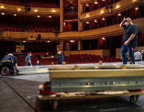 Blick von der Bühne des Burgtheaters in den Zuschauerraum