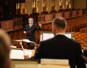 Riccardo Muti und die Wiener Philharmoniker im leeren Goldenen Saal
