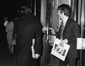 Die Beatles verlassen einen Club in Liverpool, 1967