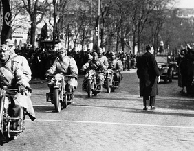 Deutsche Infanterie auf der Wiener Ringstraße