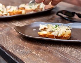 Sardinen mit eingelegten Zwiebeln, norditalienische Küche